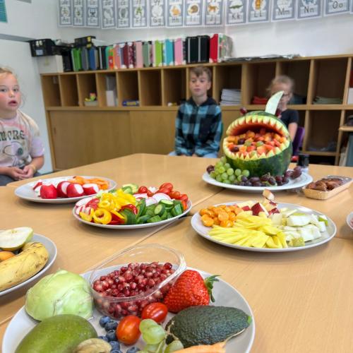 Obst- und Gemüseverkostung in der 2a