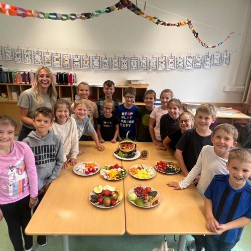 Obst- und Gemüseverkostung in der 2a