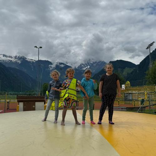 Turnstunde im Freien 1b