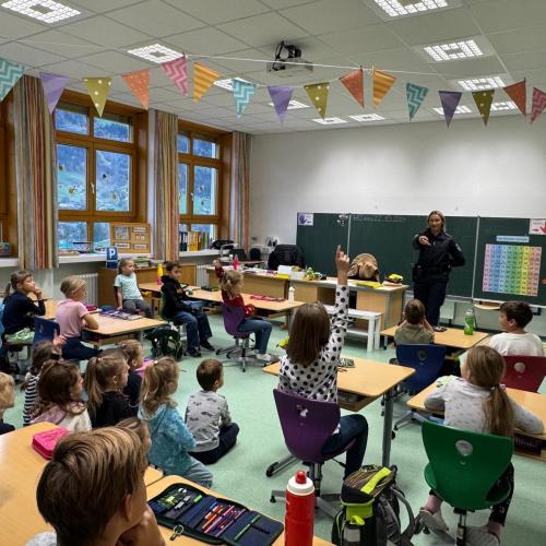 Polizeibesuch in der 2a und 2b 2024
