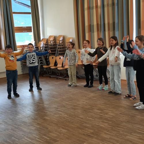 Musikstunde in der 2a mit Herrn Frey