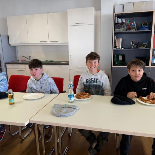 Gemeindebesuch 3a, 3b