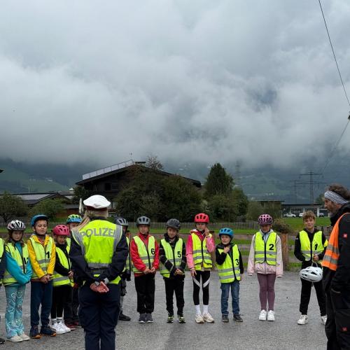 Radfahrübung und Kräutergarten 4a 2025