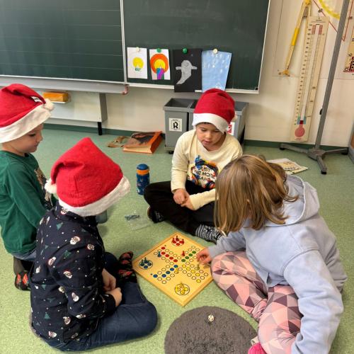 Weihnachtlicher Stationsbetrieb 2025
