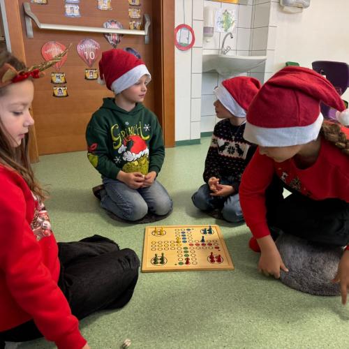 Weihnachtlicher Stationsbetrieb 2025