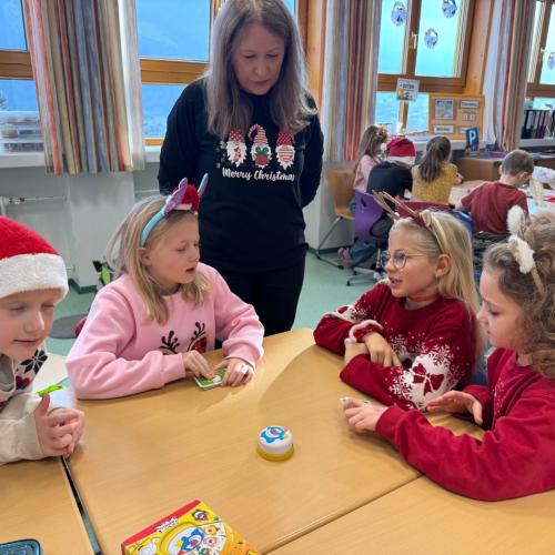 Weihnachtlicher Stationsbetrieb 2025