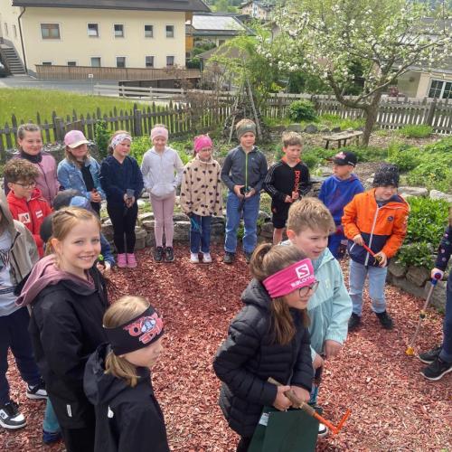 Besuch im Kräutergarten 2a 2026