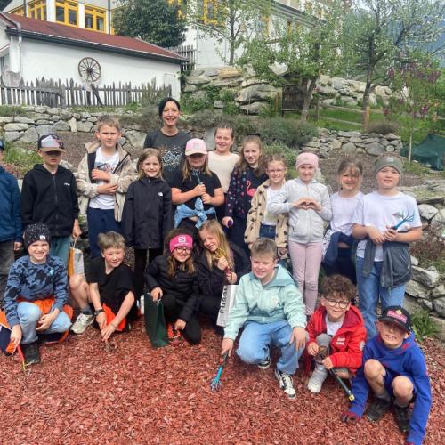 Besuch im Kräutergarten 2a 2026