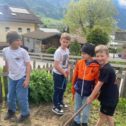 Besuch im Kräutergarten 2a 2026