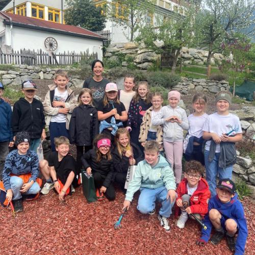 Besuch im Kräutergarten 2a 2026