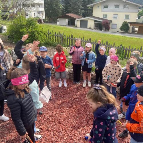 Besuch im Kräutergarten 2a 2026