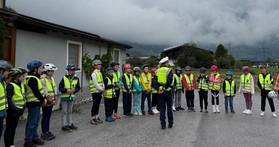 Radfahrübung und Kräutergarten 4a 2025